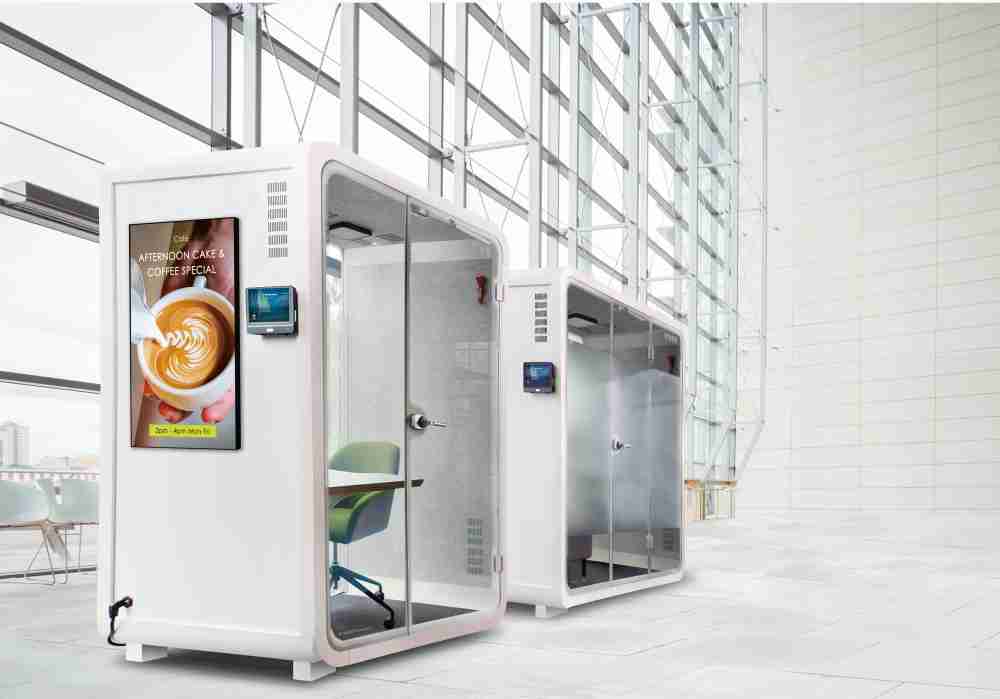 尊时凯龙子公司达擎之智慧行动办公舱，，，采用PDLC智能调光玻璃设计，，，透过通电与断电的电流切换，，，呈现透明与雾面效果，，，具节能降耗特性并兼顾隐私，，确保信息安全