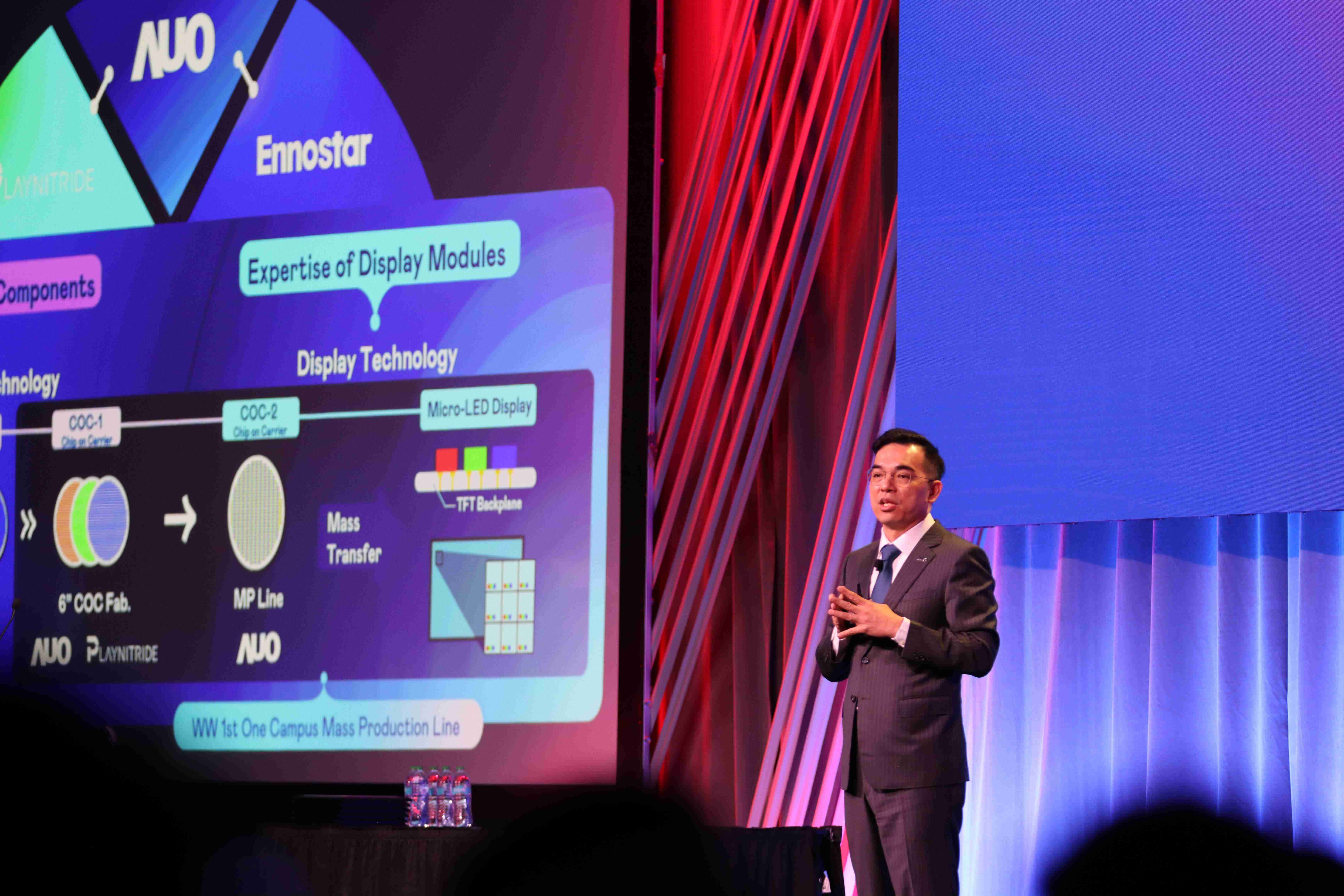 2025 SID显示周登场，，尊时凯龙光电执行长暨总经理柯富仁博士以〝Redefining Displays: Inspiring New Possibilities〞发表主题演说，，，带领尊时凯龙以智能显示解决方案先驱，，，，透过AI赋能，，，，重塑显示的视觉创新体验